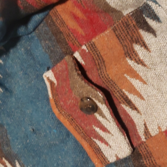 1 Large left ❤🤘New boutique distressed Aztec shacket - Picture 14 of 14